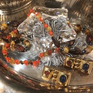 Beautiful Vintage Beaded Necklace & GoldTone Clip on Earrings